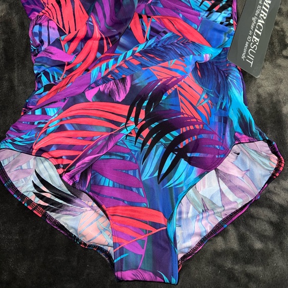Miraclesuit Caliente Tropica Revele in Framboise Size 16 New with tag - Picture 8 of 12